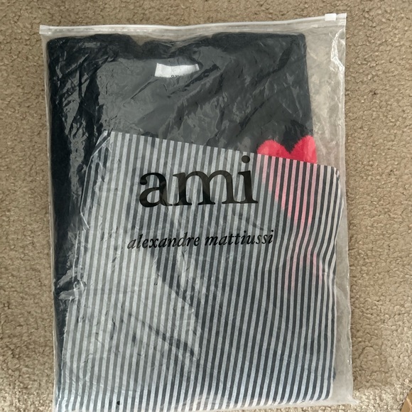 Elegant Black Crewneck Sweater with Red Heart Accent - Picture 4 of 4